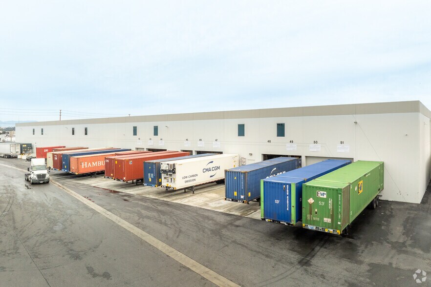 More Photos Of 2220 E Carson St, Carson Distribution For Lease