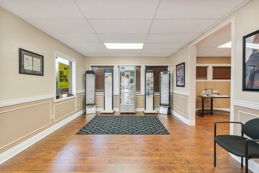 More Photos Of 428 Hospital Drive, Columbus Medical For Sale