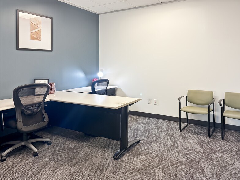 More Photos Of 21 Waterway Ave, The Woodlands Coworking Space