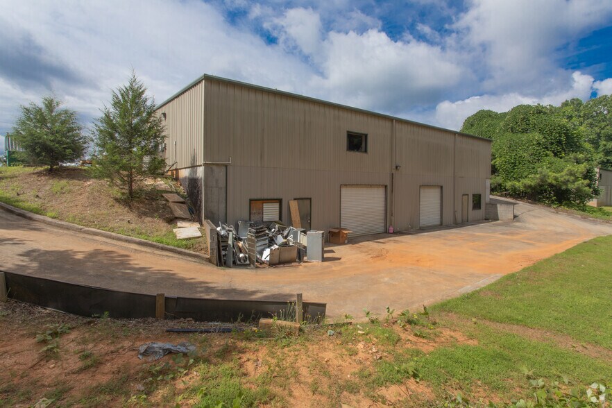 More Photos Of 2365 Monroe Dr, Gainesville Warehouse For Lease