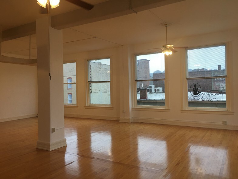 More Photos Of 306 W Main St, Frankfort Coworking Space