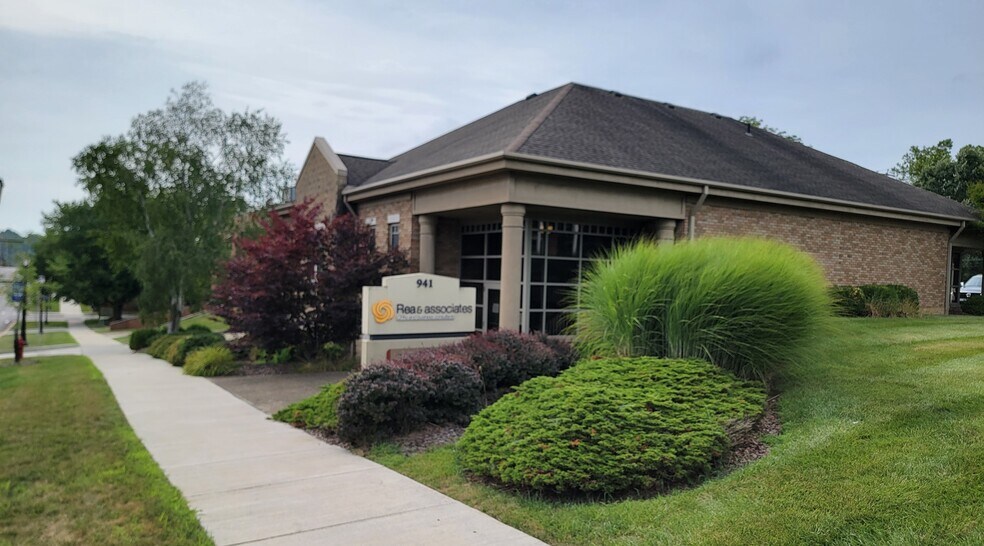 More Photos Of 941 Steubenville Ave, Cambridge Office For Lease