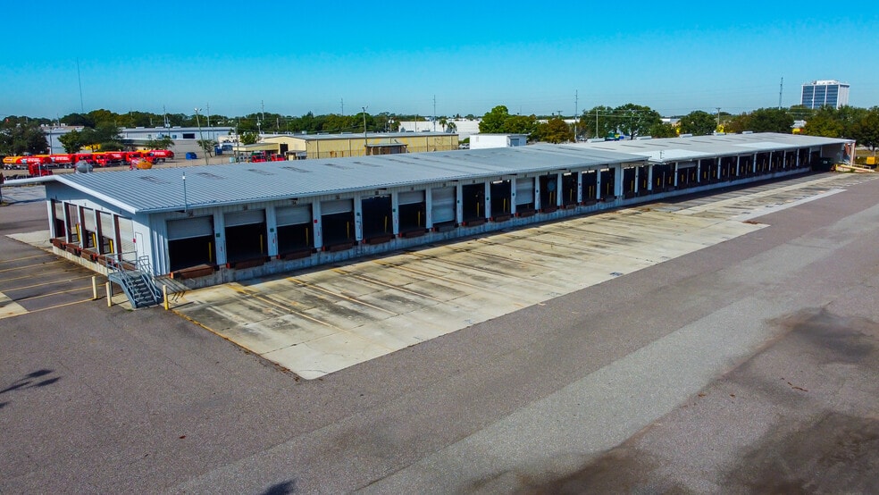 More Photos Of 9801 Palm River Rd, Tampa Truck Terminal For Lease
