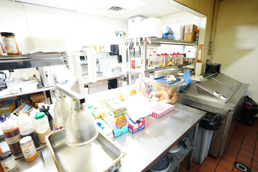 More Photos Of 101 Court Sq, Abbeville Restaurant For Sale
