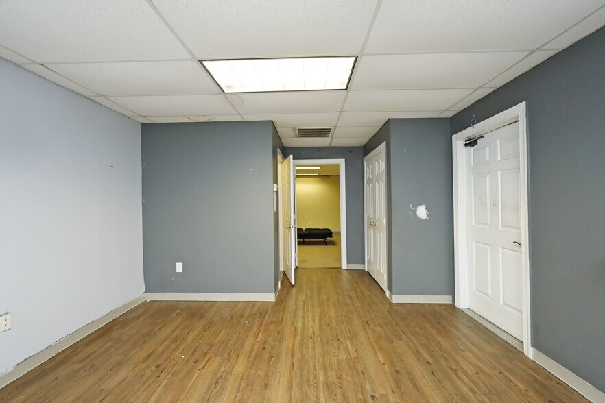 More Photos Of 4122 B Bennett Memorial Rd, Durham Flex For Lease