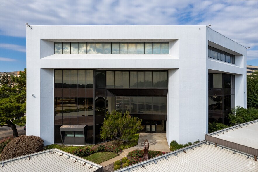 More Photos Of 3909 Hulen St, Fort Worth Office For Lease