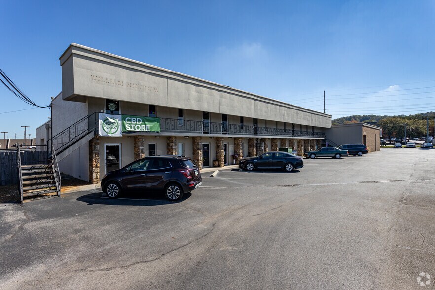 More Photos Of 9715-9727 Kingston Pike, Knoxville Freestanding For Lease