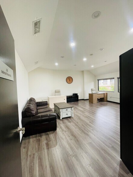 More Photos Of 3255 Cahuenga Blvd W, Los Angeles Office For Sale