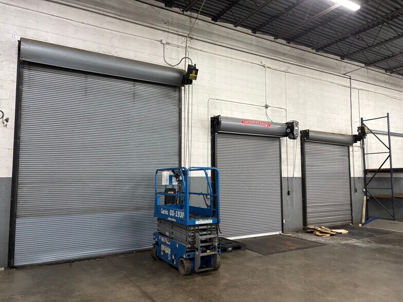 More Photos Of 4315 Taggart Creek Rd, Charlotte Warehouse For Sale