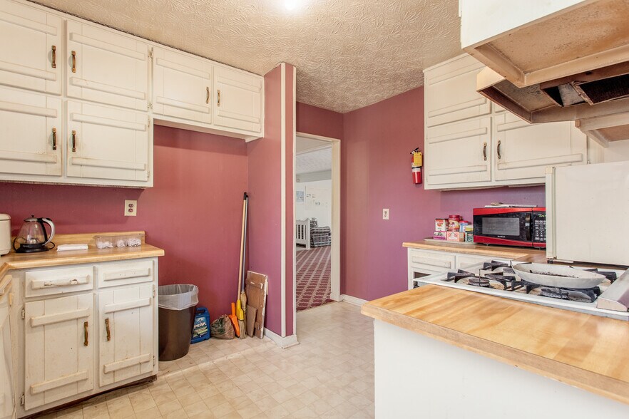 More Photos Of 1367 SW Highway 138, Riverdale Office For Sale