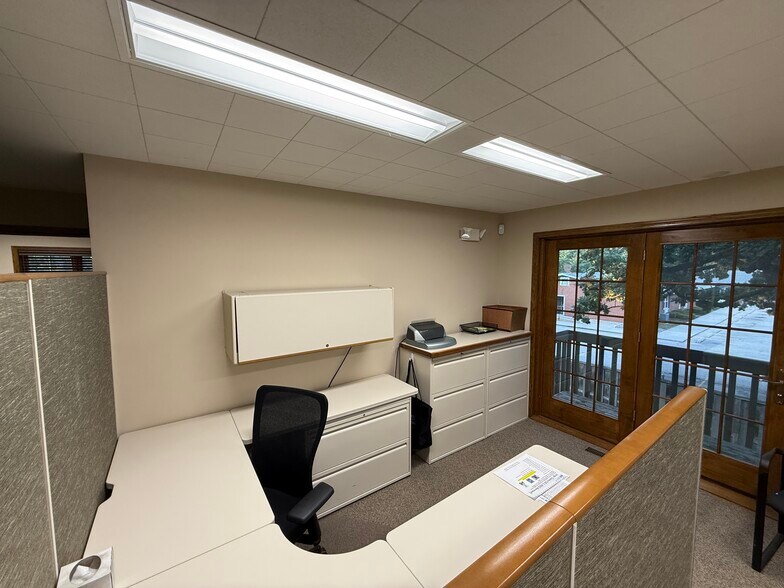 More Photos Of 475 W Terra Cotta Ave, Crystal Lake Office For Lease