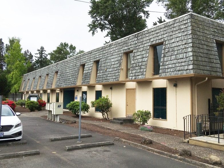 More Photos Of 2111 Front St, Salem Office For Lease