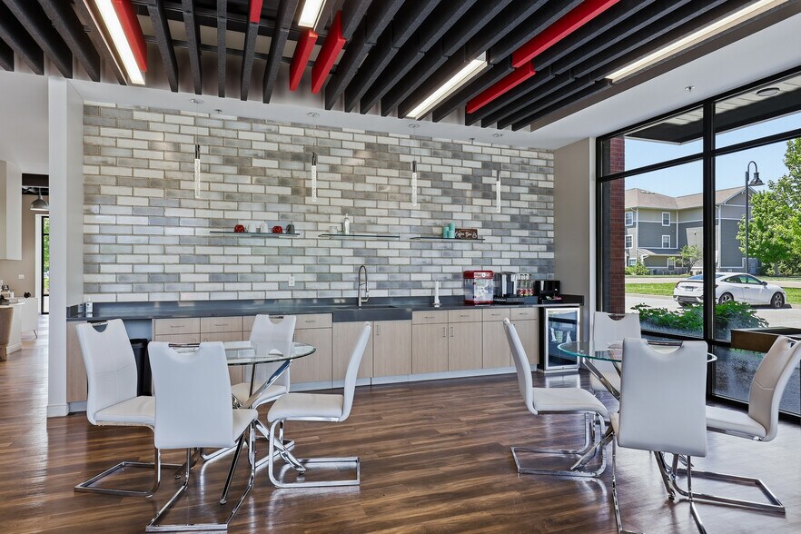 More Photos Of 1010 Enclave Blvd, Edwardsville Apartments For Sale