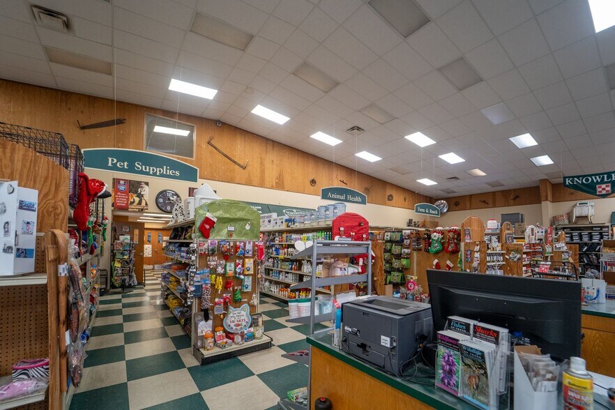 More Photos Of 5705 N Main St, Victoria General Retail For Sale