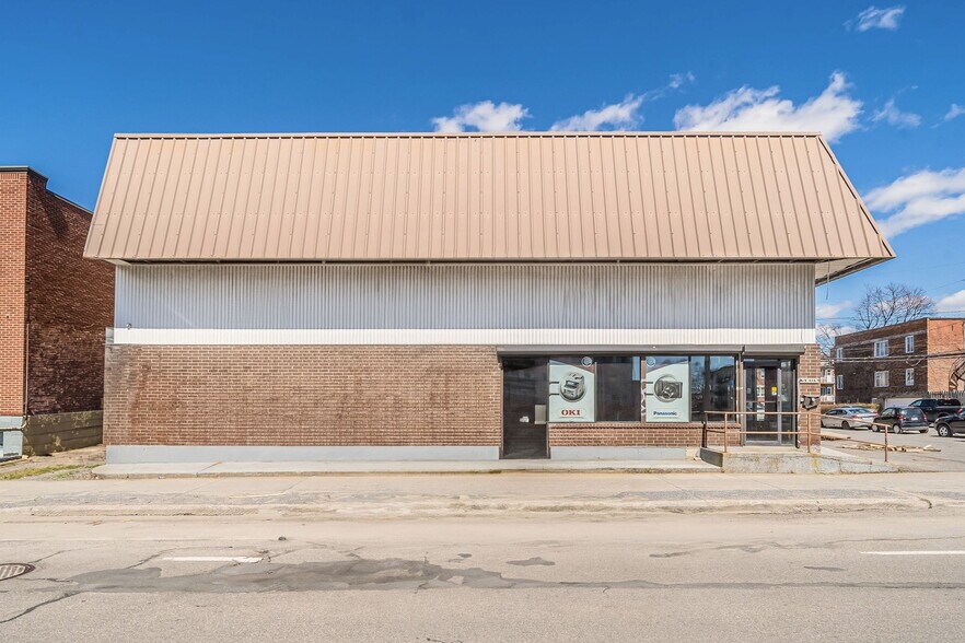 More Photos Of 5805 Boul Décarie, Montréal General Retail For Lease