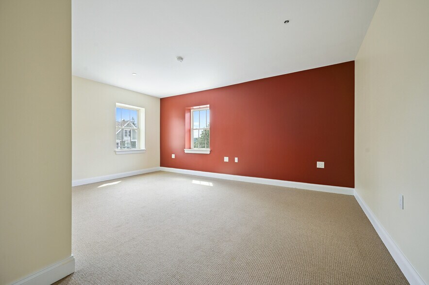 More Photos Of 56 Main St, Stamford Hotel For Sale