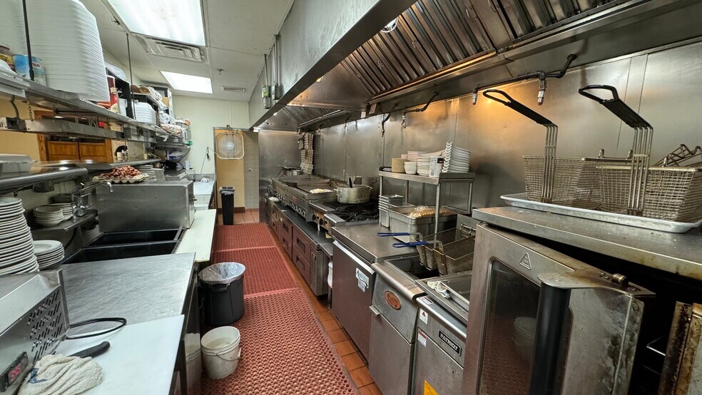 More Photos Of 2100 W Union Blvd, Bethlehem Restaurant For Lease