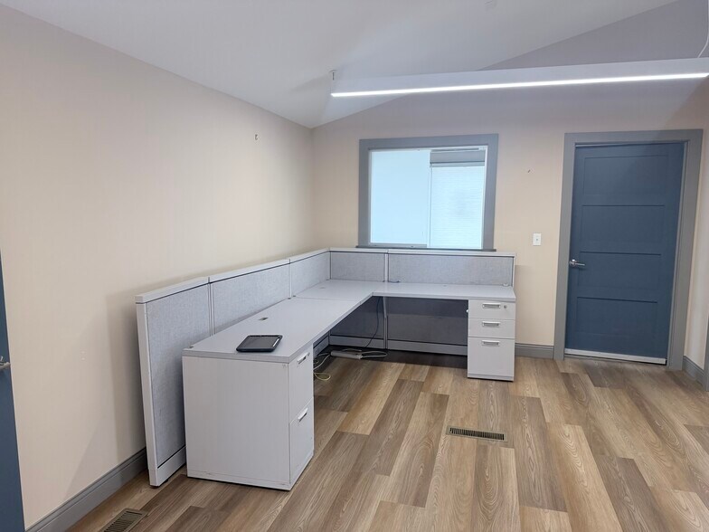 More Photos Of 700 N River Dr, Kankakee Office For Sale