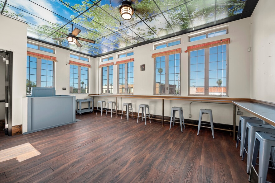 More Photos Of 4727 University Ave, San Diego Restaurant For Sale
