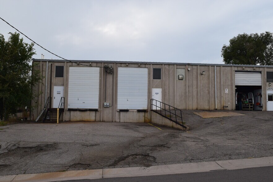 More Photos Of 2985 S Wyandot St, Englewood Warehouse For Lease