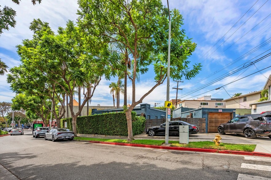 More Photos Of 1111 N Crescent Heights Blvd, West Hollywood General Retail For Sale