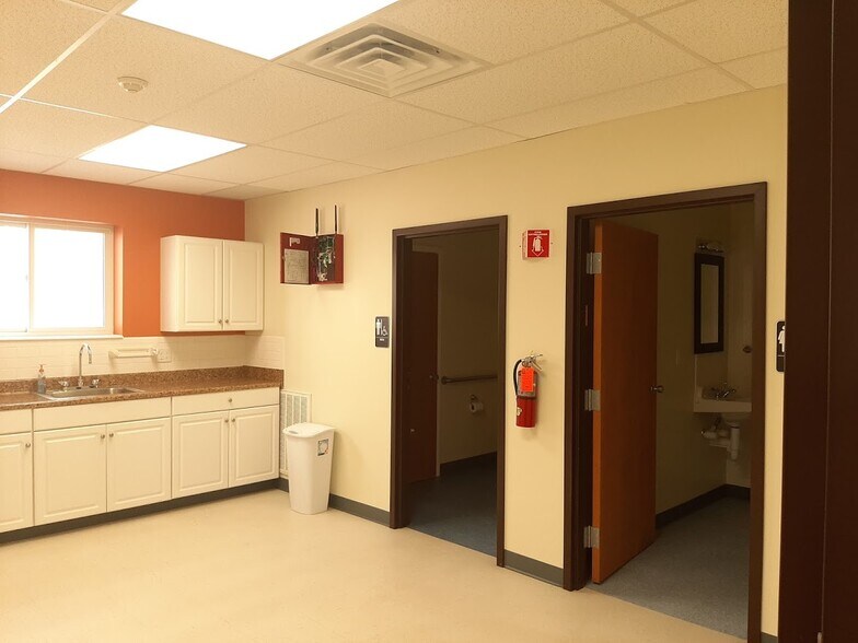 More Photos Of 5644 Tec Dr, Avon Light Distribution For Lease