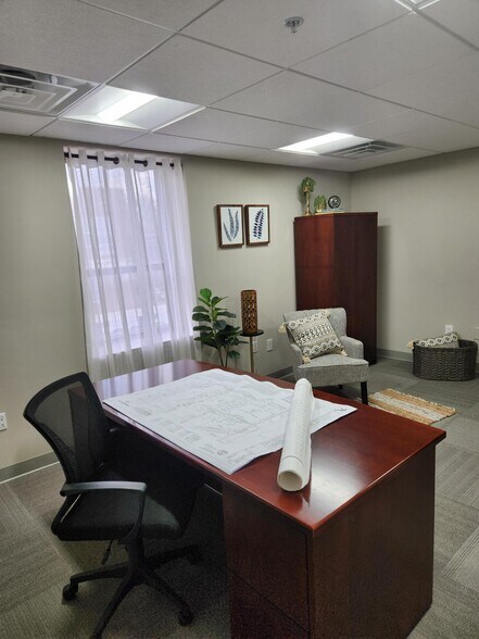 More Photos Of 402 E 13th St, Jasper Coworking Space