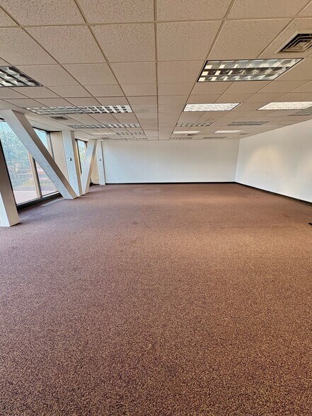 More Photos Of 1000 S Broadway, Highland Office For Lease