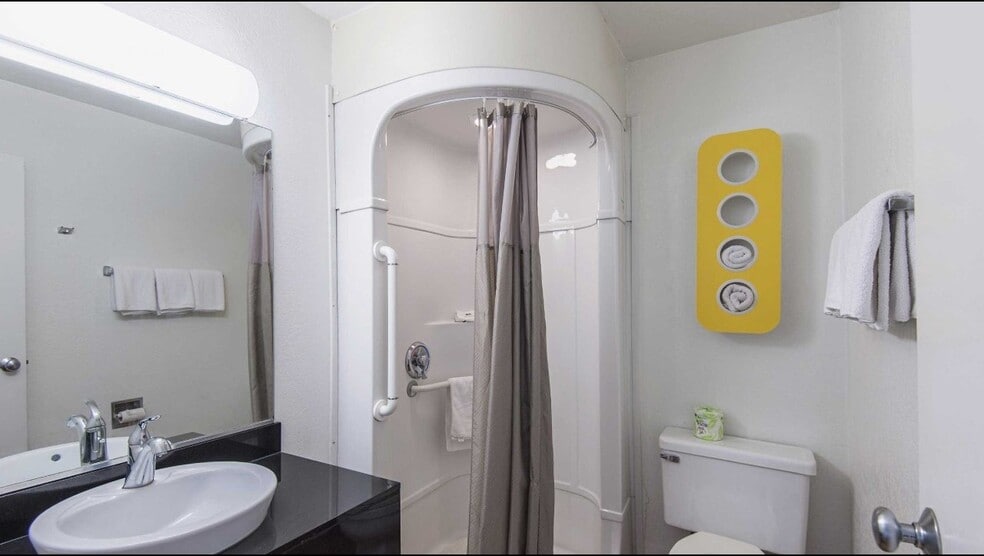 More Photos Of 8230 NW Prairie View Rd, Kansas City Hotel For Sale