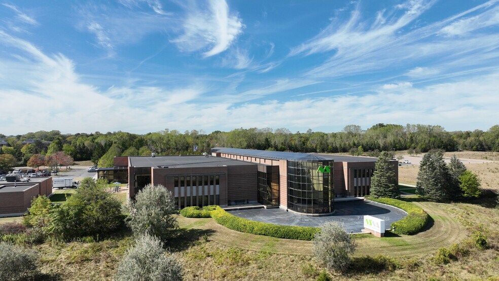 More Photos Of 600 Wilshire Dr, Troy Office For Sale