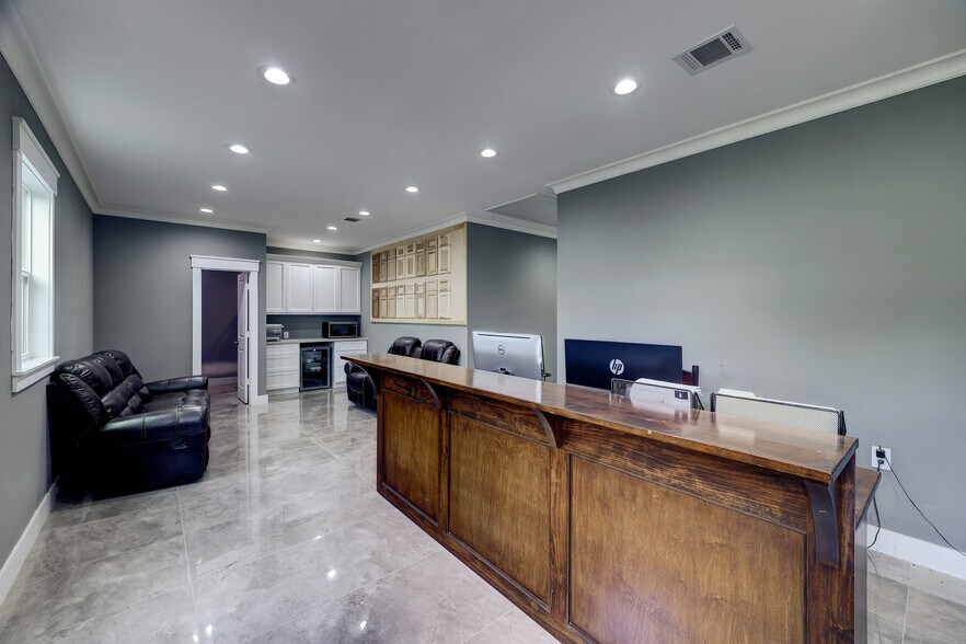 More Photos Of 13845 Boudreaux Rd, Tomball Manufacturing For Sale