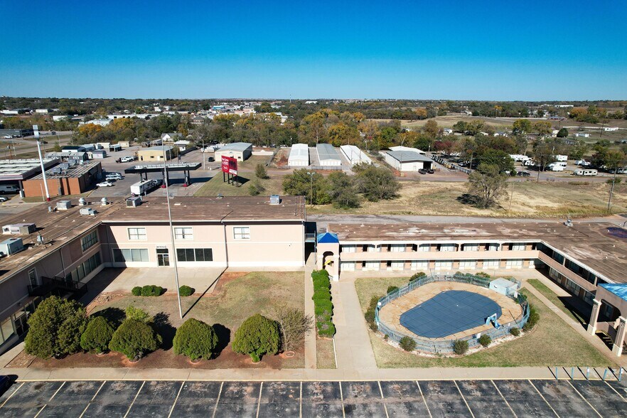 More Photos Of 2500 S Main St, Elk City Hotel For Sale