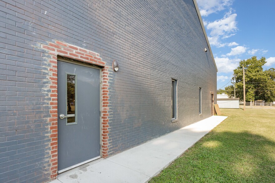 More Photos Of 420 Paul St, Rocky Mount Specialty For Lease
