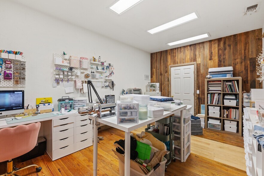 More Photos Of 2684 W US Highway 290, Fredericksburg Warehouse For Sale