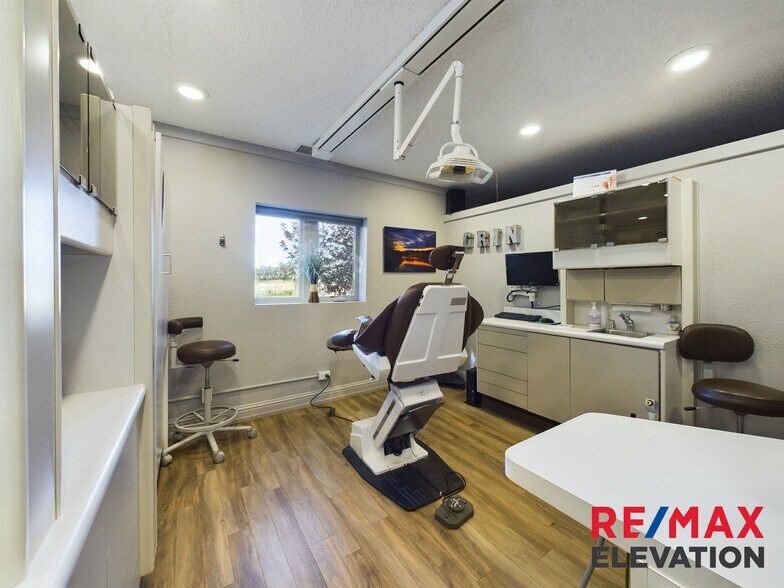 More Photos Of 915 W Fetterman St, Buffalo Office For Sale