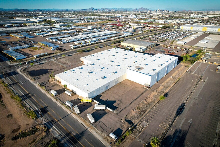More Photos Of 4215 W Lower Buckeye Rd, Phoenix Warehouse For Lease