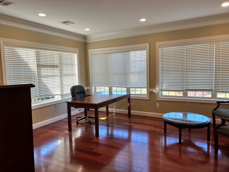 More Photos Of 205 Graves Mill Rd, Lynchburg Office For Lease