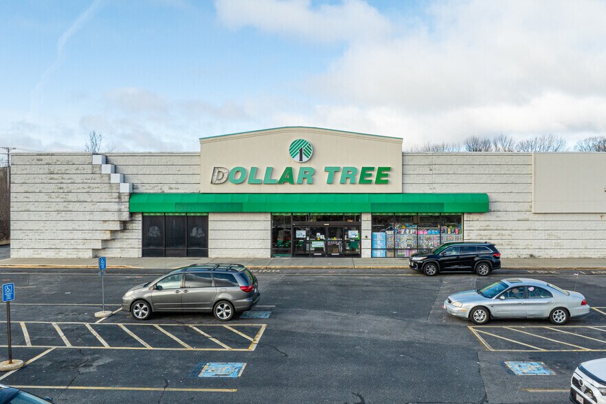 More Photos Of 86 Swansea Mall Dr, Swansea Unknown For Lease
