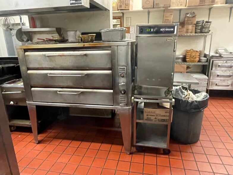 More Photos Of 1001 30th Ave S, Moorhead Restaurant For Sale