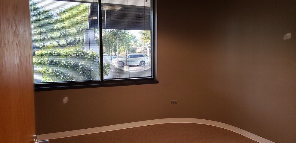 More Photos Of 1425 N McLean Blvd, Elgin Medical For Sale