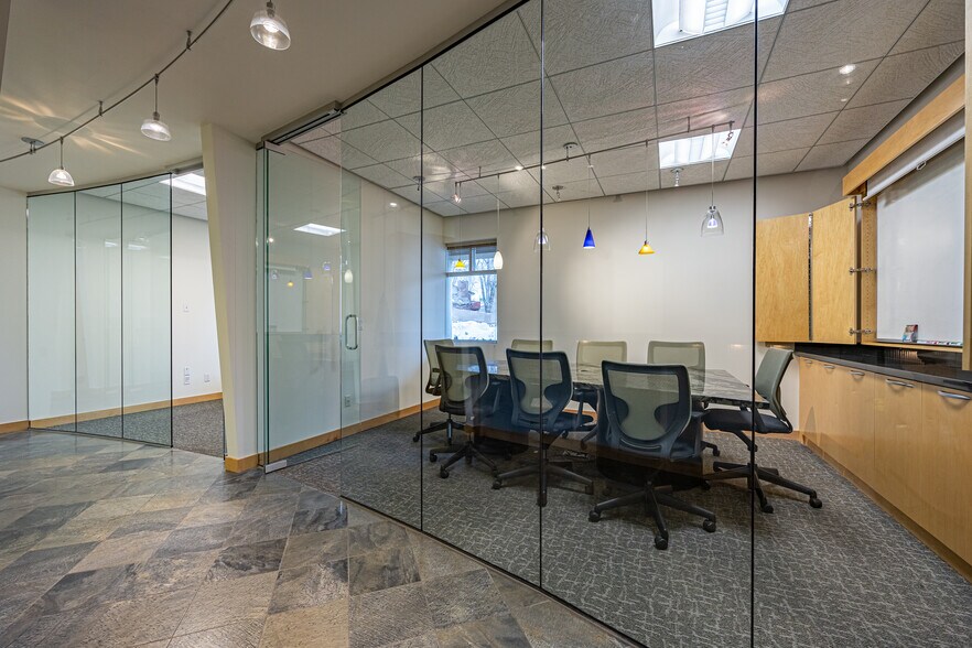 More Photos Of 7390 Creek Rd, Sandy Office For Lease