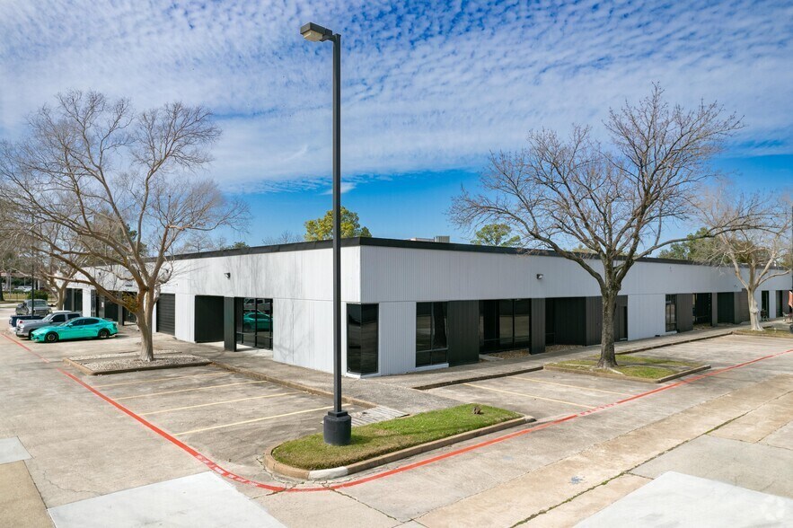 Primary Photo Of 301 Wells Fargo Dr, Houston Unknown For Lease