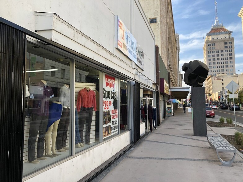 More Photos Of 921-927 Fulton Mall, Fresno Storefront For Lease