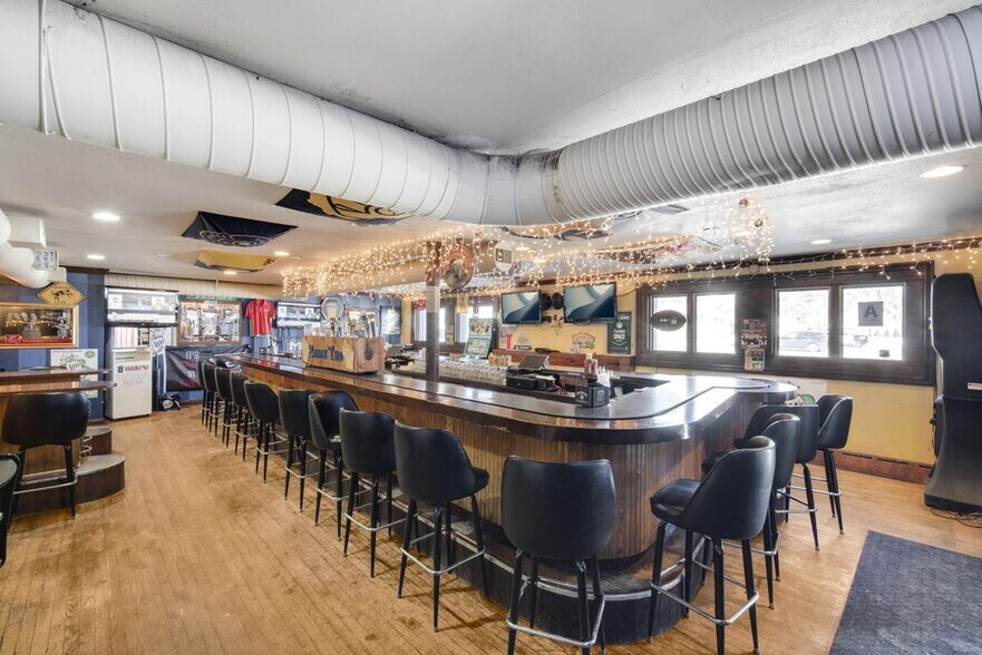 More Photos Of 6317 W Bluemound Rd, Milwaukee Bar For Sale
