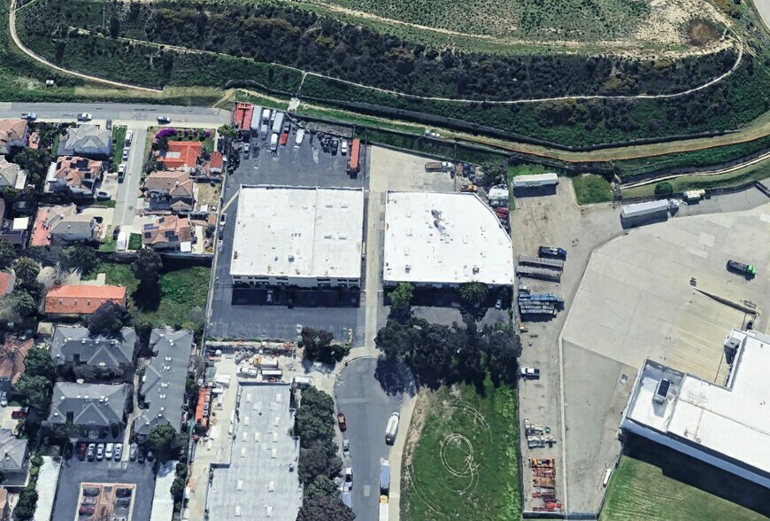 More Photos Of 42250 Baldaray Cir, Temecula Manufacturing For Sale