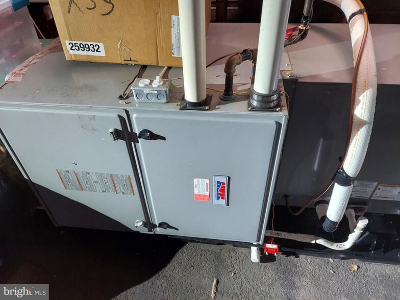 More Photos Of 120 E Market St, Hallam Auto Repair For Sale