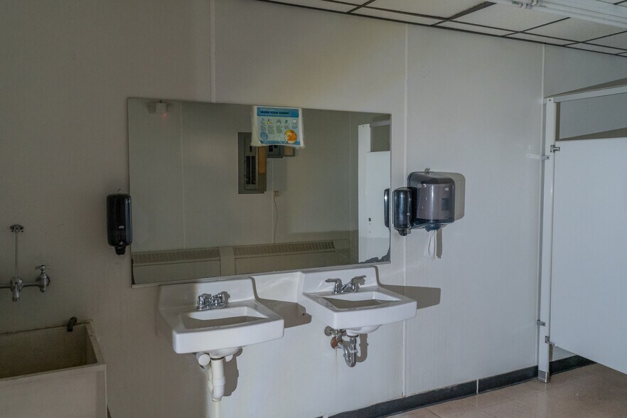 More Photos Of 1575 Lake St, Elmira Manufacturing For Lease