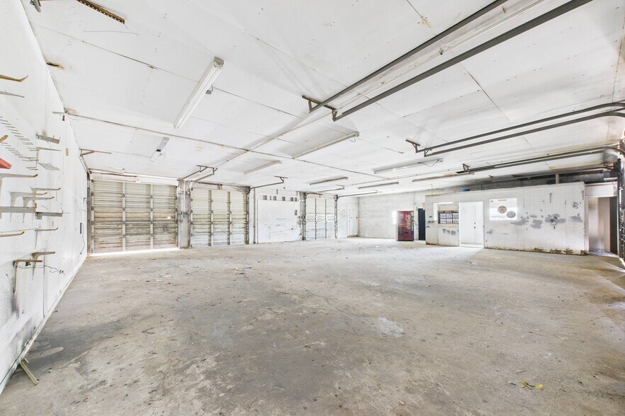 More Photos Of 7731 Industrial Rd, Melbourne Industrial For Sale