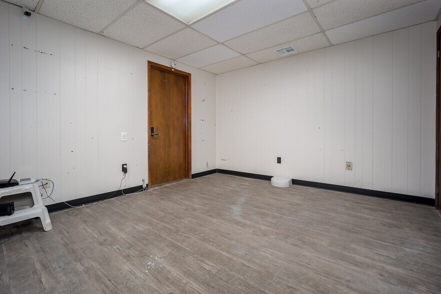 More Photos Of 6845 S Western Ave, Oklahoma City Distribution For Lease