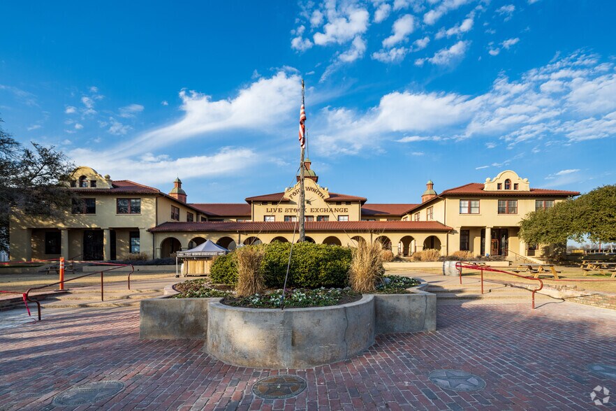 More Photos Of 131 E Exchange Ave, Fort Worth Office Residential For Lease